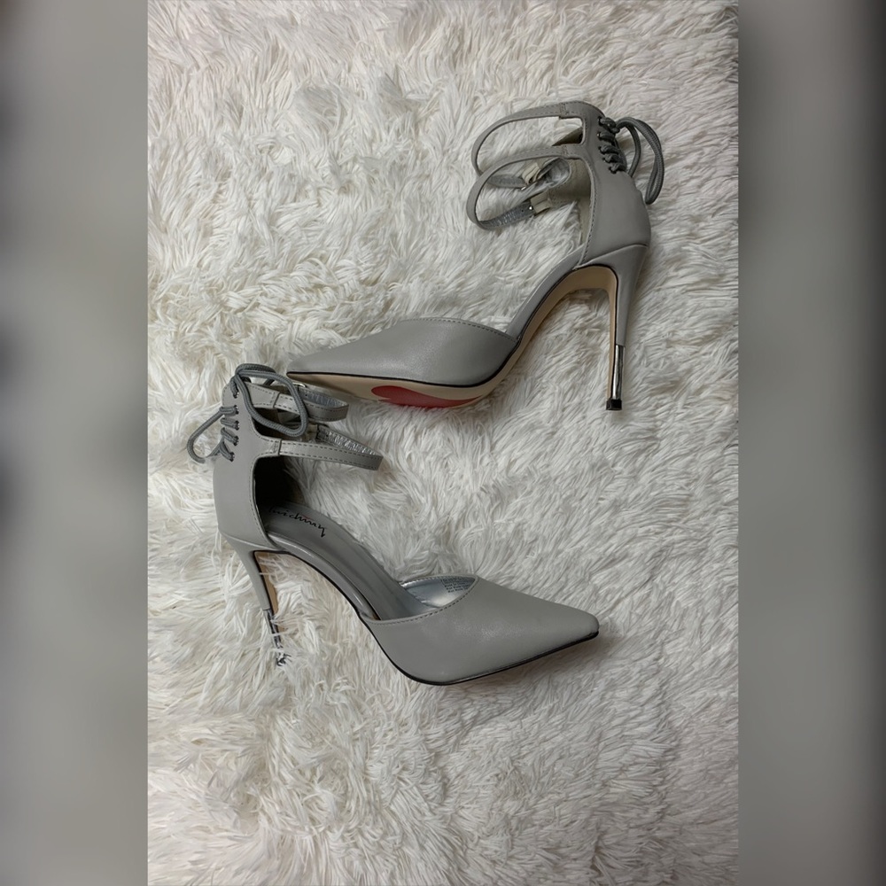 Heels - Picture 3 of 3